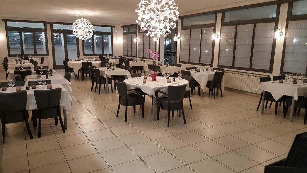 Hotel Restaurant Robinson Beaucaire  Exterior photo