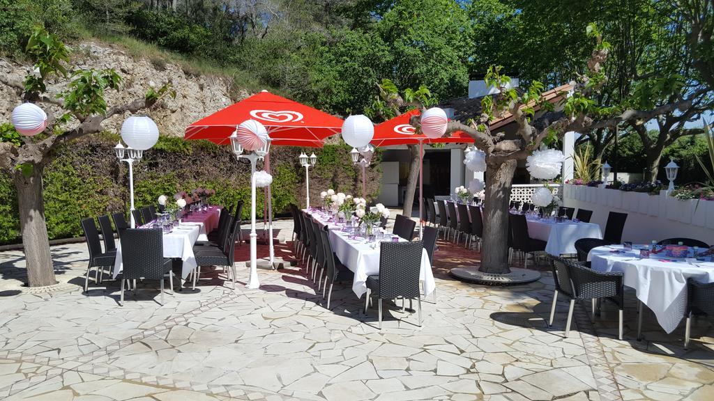 Hotel Restaurant Robinson Beaucaire  Exterior photo